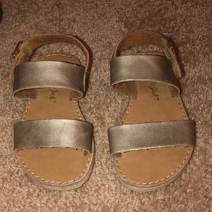 Cute gold sandals size 6